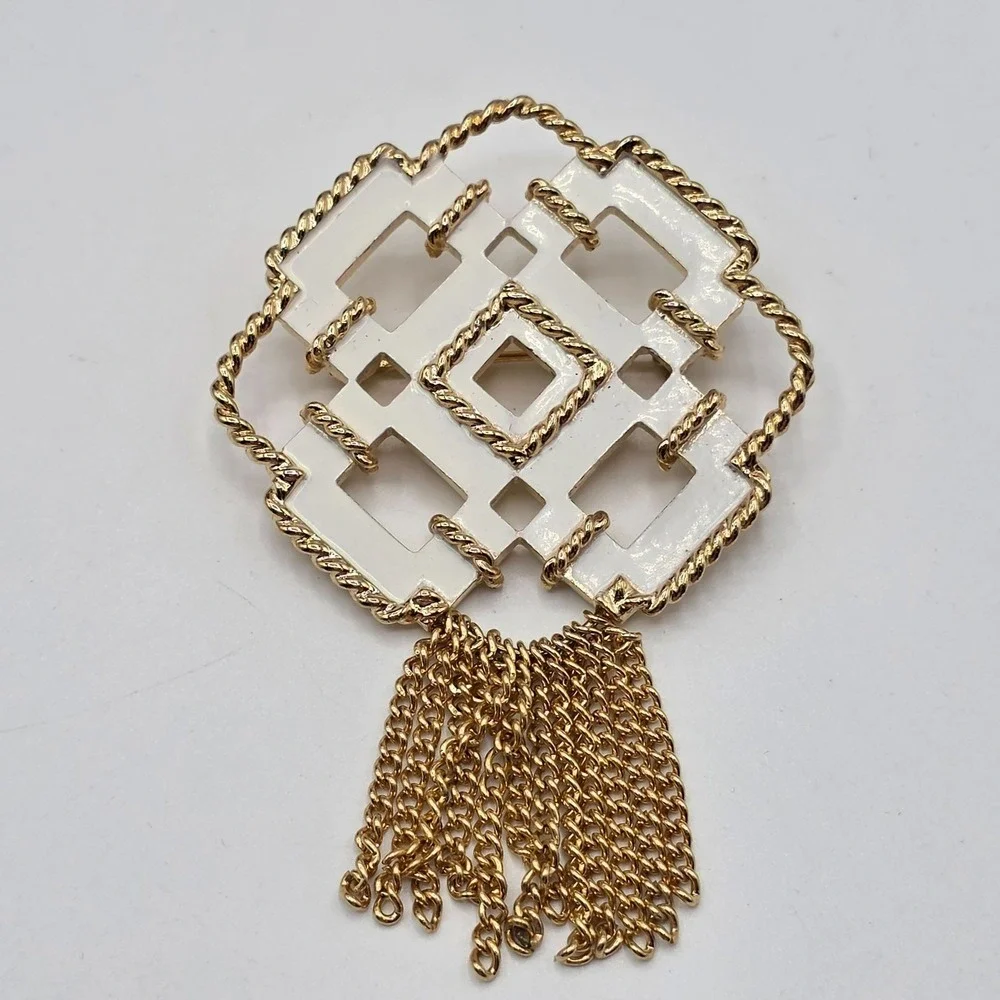 AVON Geometric Tassel Brooch Gold Tone White Enamel Lapel‎ Pin Pendant Dangle